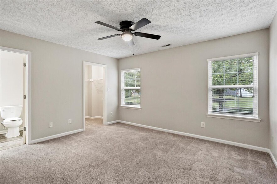 Building Photo - 446 Saint John Dr