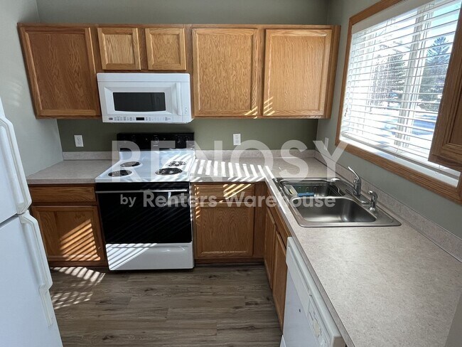Building Photo - Available August 8 - 2 Bed/1.5 Bath Townhome in Prior Lake