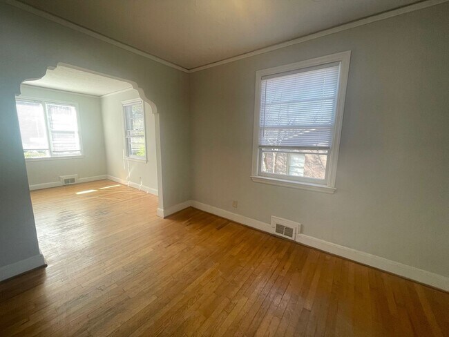 Building Photo - 426 Saluda Ave