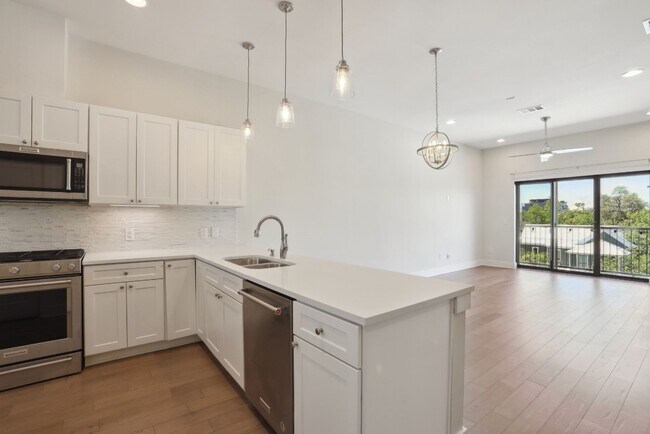 Building Photo - 908 Nueces St