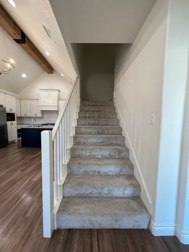 Building Photo - Easy Living with AMRR: Beautiful 4-Bedroom Home Near HEB