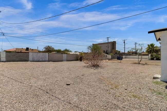 Building Photo - 1/2 MONTH FREE RENT MOVE IN SPECIAL!!! Brand new remodeled in the heart of downtown PHX