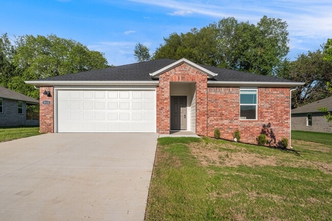Building Photo - Welcome to your dream home in the prime lo...