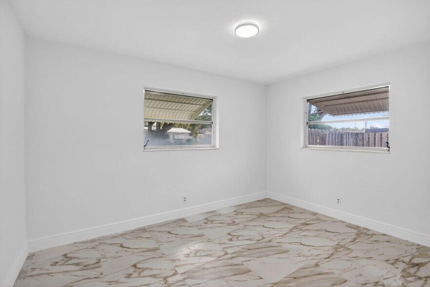 Building Photo - 5731 NE 17th Terrace