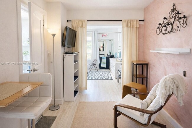 Building Photo - 428 SW 9th St