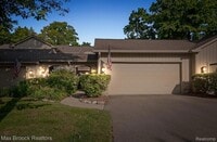 Building Photo - 1125 Meadowglen Ct