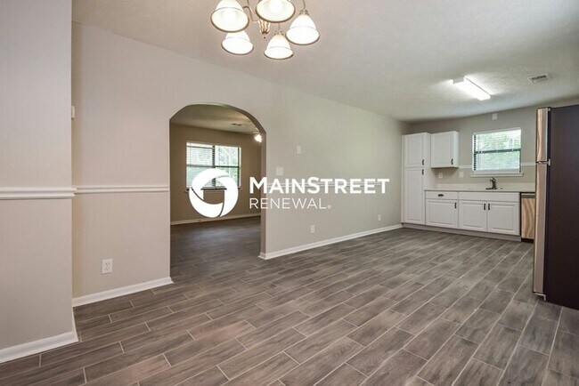 Building Photo - 3 Bedroom Pet-Friendly Home in Snellville, GA with Main Street Renewal