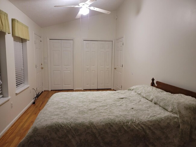 Building Photo - 331 Glenwood Dr