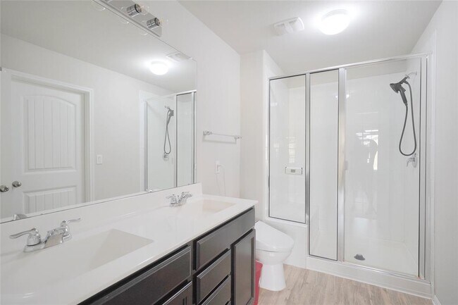 Building Photo - 516 E Slaughter Ln