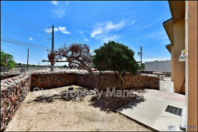 Building Photo - 1916 Lee Elder Dr