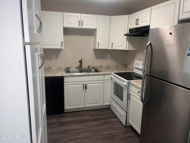 Building Photo - 6060 Mizzell Dr