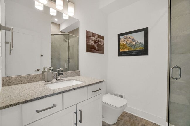 Building Photo - Stunning 3 Bed, 3 Bathroom Rental in the S...