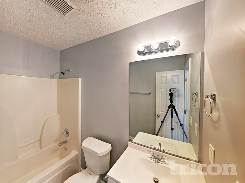 Building Photo - 160 Brighton Dr