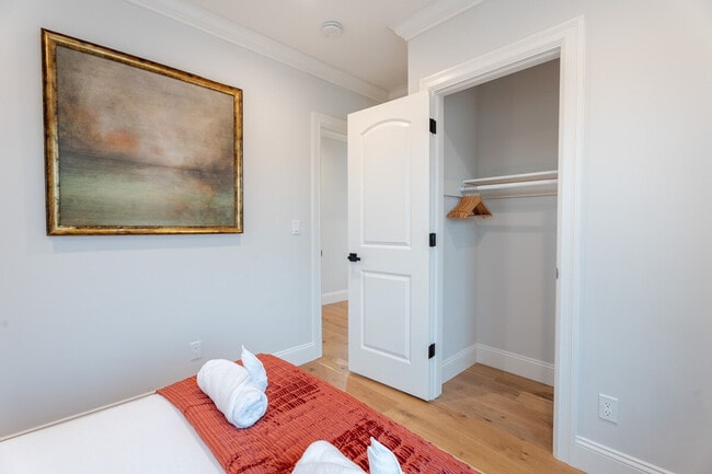 Building Photo - 2732 Fair Oaks Ave