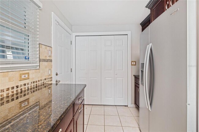 Building Photo - 6001 S Himes Ave