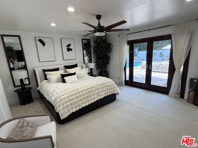 Building Photo - 1727 San Ysidro Dr