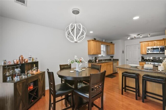 Building Photo - 1464 Gates Cir SE