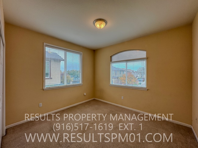 Building Photo - Beautifully upgraded 3 Bedroom Home