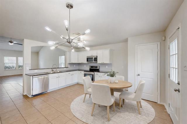 Building Photo - 453 Harding Ln