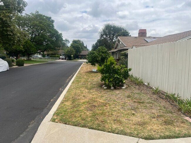 Building Photo - For Lease – Charming 2 Bedroom, 1 Bathroom Guest House in Prime Northridge Location