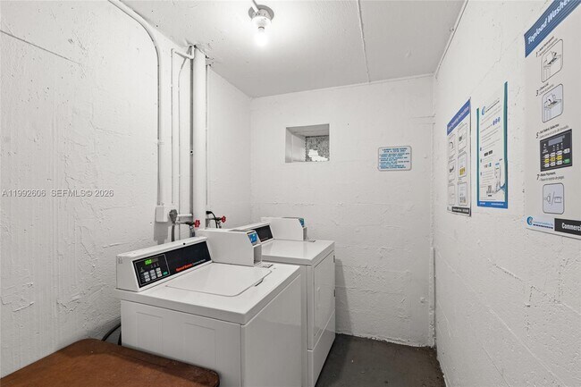 Building Photo - 1170 NE 191st St