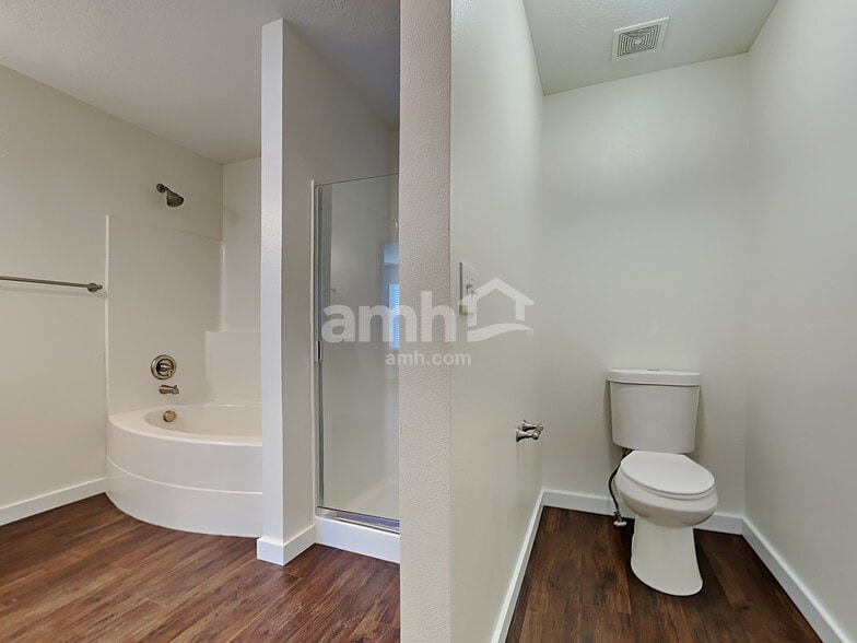 Building Photo - 4581 N Park Crossing Ave