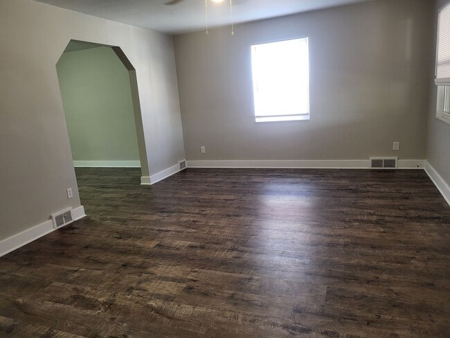 Building Photo - Newly renovated 3 bedroom house in Brookli...