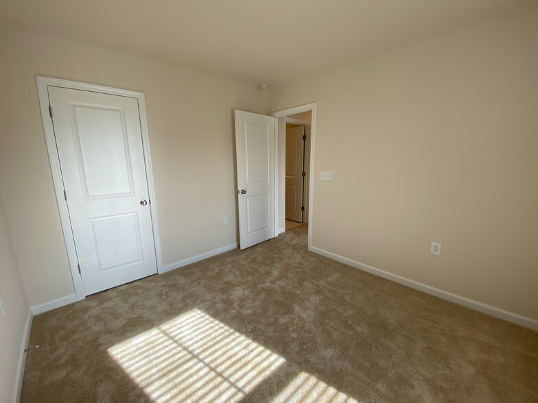 Building Photo - Room in Townhome on Whitesell Way