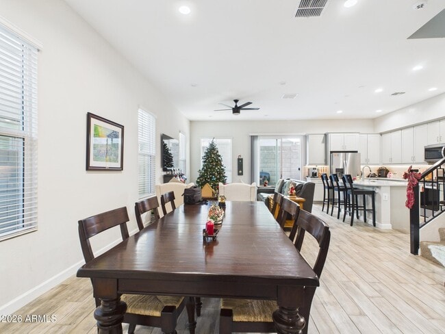 Building Photo - 4854 E Helena Dr