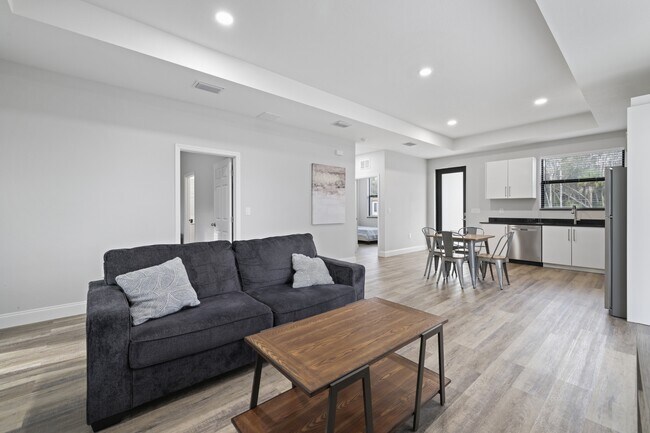 Building Photo - 1917 Lorna Ave