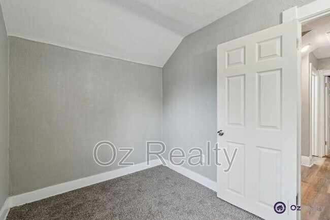 Building Photo - 436 Danberry St