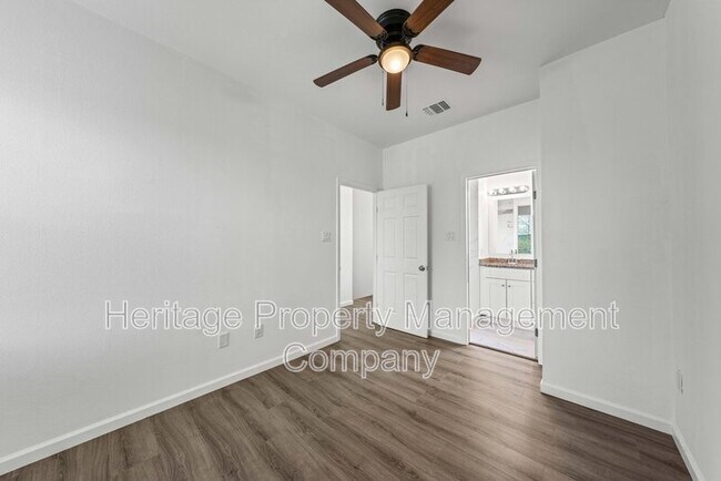 Building Photo - 323 Gabriel