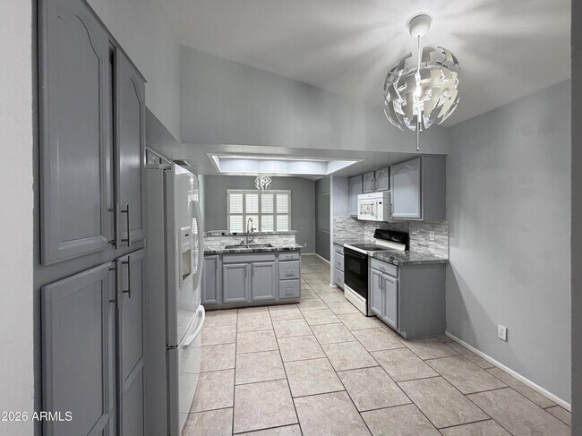 Building Photo - 11815 N 65th Dr
