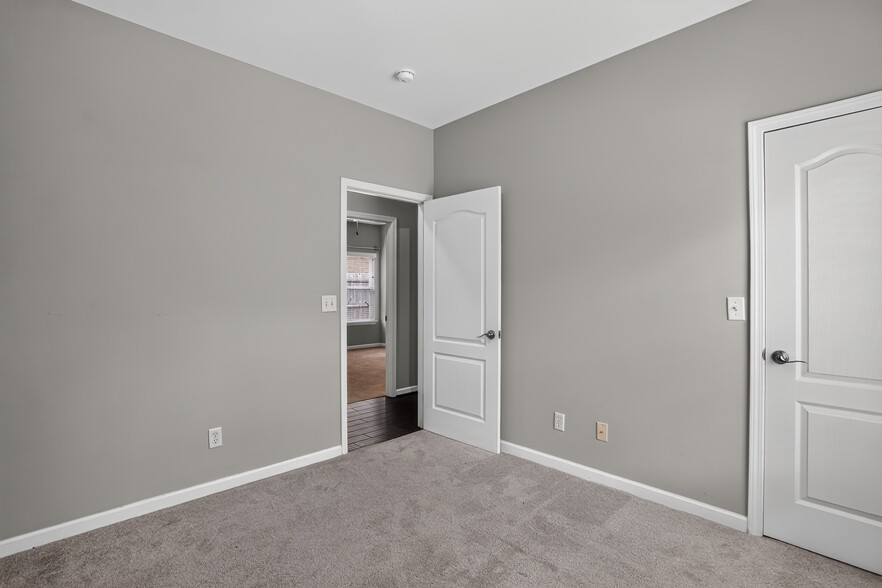 Building Photo - 265 Oxmoor Pl