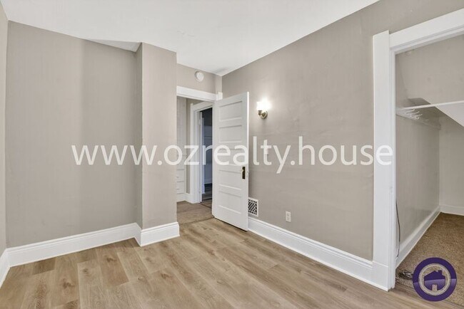 Building Photo - 450 Second St