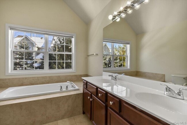 Building Photo - 135 N River Dr