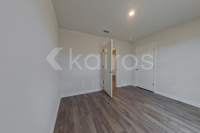 Building Photo - 329 Ironwood Ct