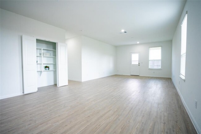 Building Photo - 23902 Tillage Ln
