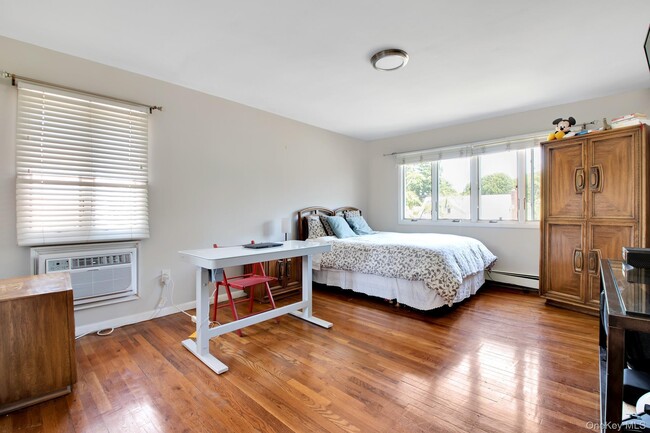 Building Photo - 977 Woodcliff Dr