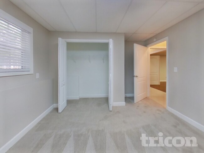 Building Photo - 8870 Mae Ct