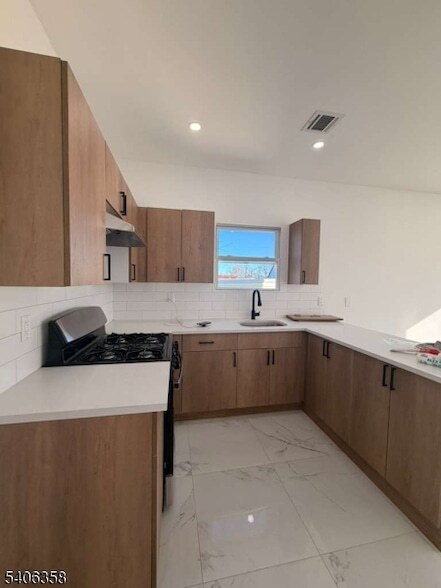 Building Photo - 69 Brookdale Ave