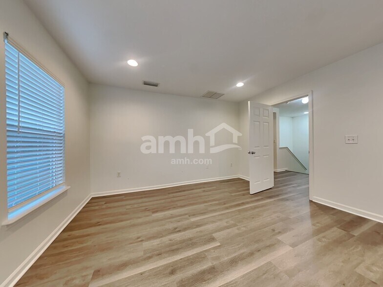 Building Photo - 11527 Spring Board Dr