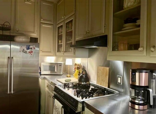 Building Photo - Gorgeous Condo in Sophian Plaza!