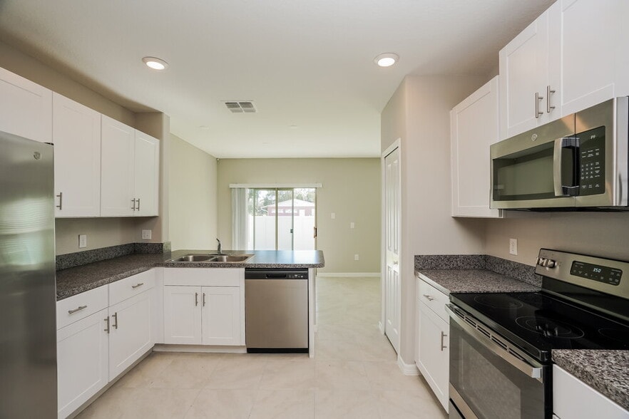 Building Photo - 7219 Spring Snowflake Ave