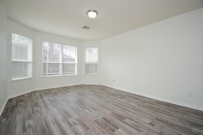 Building Photo - 22211 Weller Oaks Dr