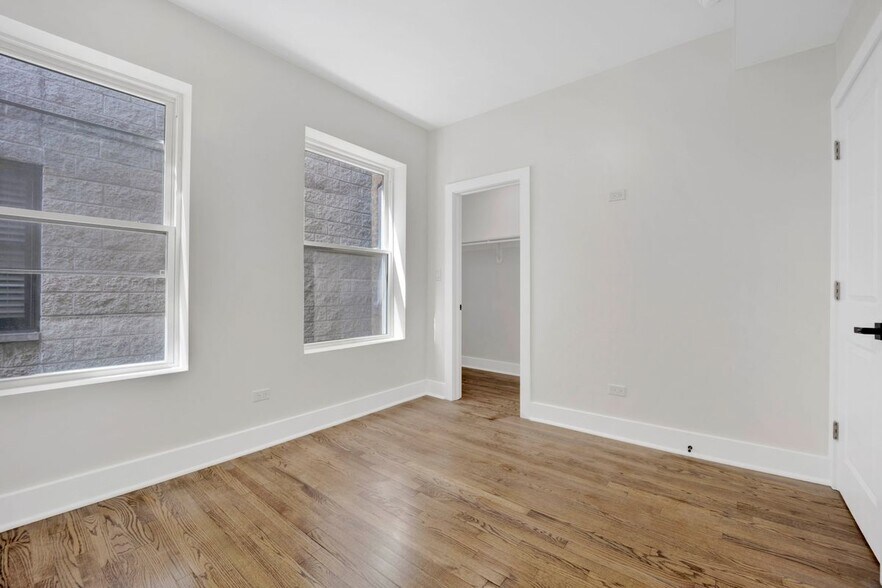 Building Photo - 4927 S Prairie Ave