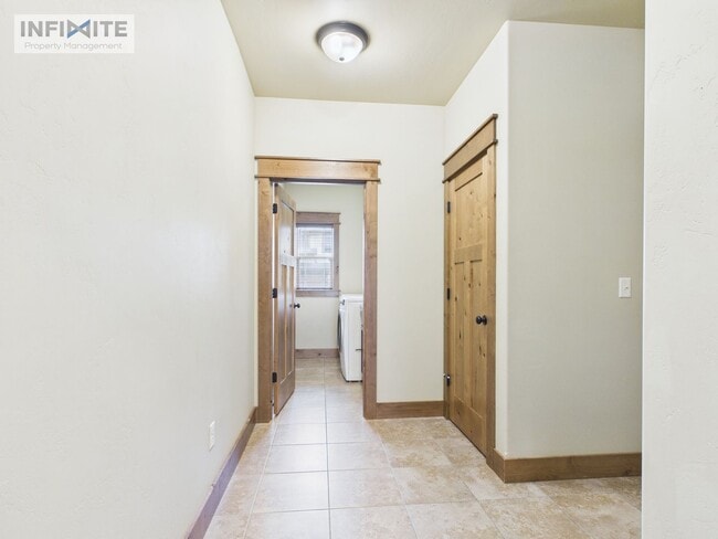 Building Photo - 4 Bedroom Home with Spacious Yard