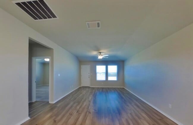 Building Photo - Saddle Creek