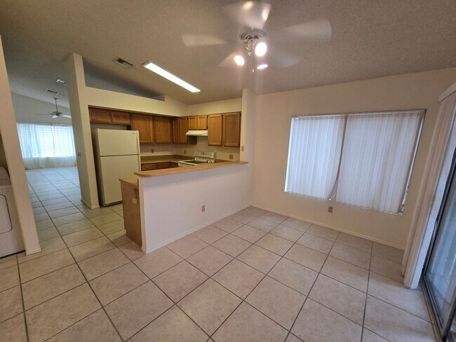 Building Photo - 1120 N Val Vista Dr