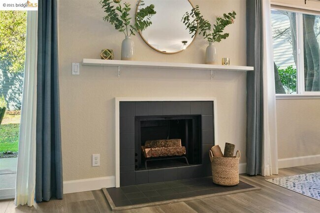 Building Photo - 18 Emery Bay Dr